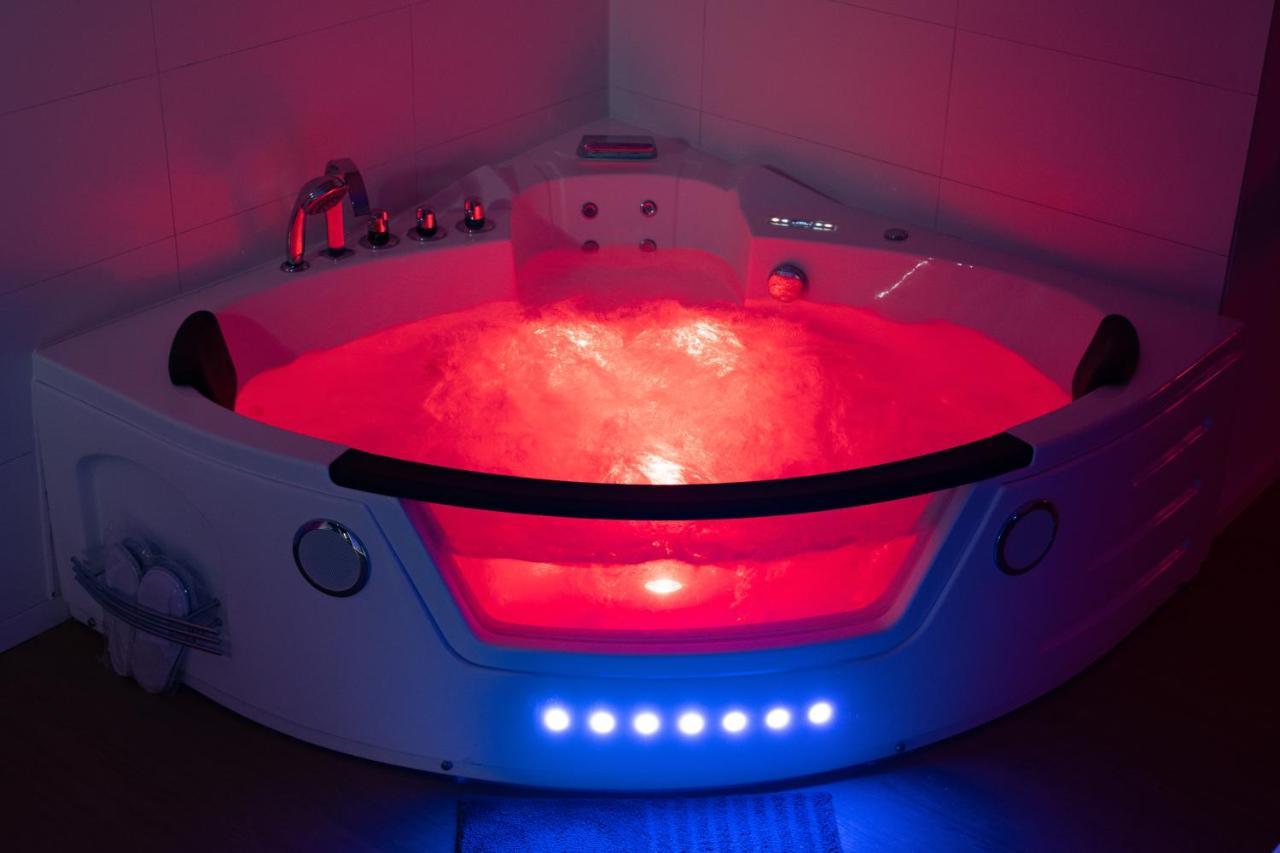 Capsule Nature & Photos - Jacuzzi - Netflix & Home Cinema - Ps5 & Jeu Thun-Saint-Martin 外观 照片