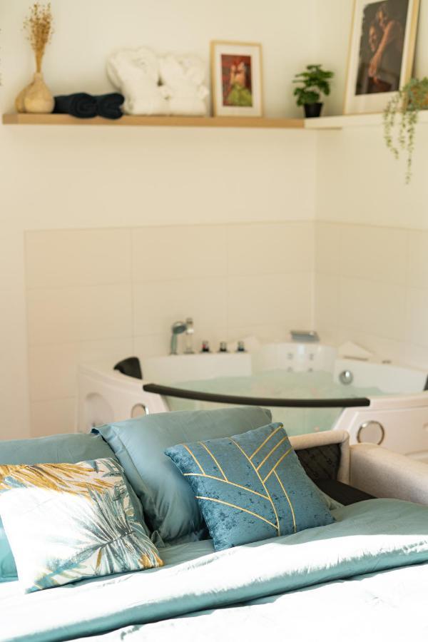 Capsule Nature & Photos - Jacuzzi - Netflix & Home Cinema - Ps5 & Jeu Thun-Saint-Martin 外观 照片